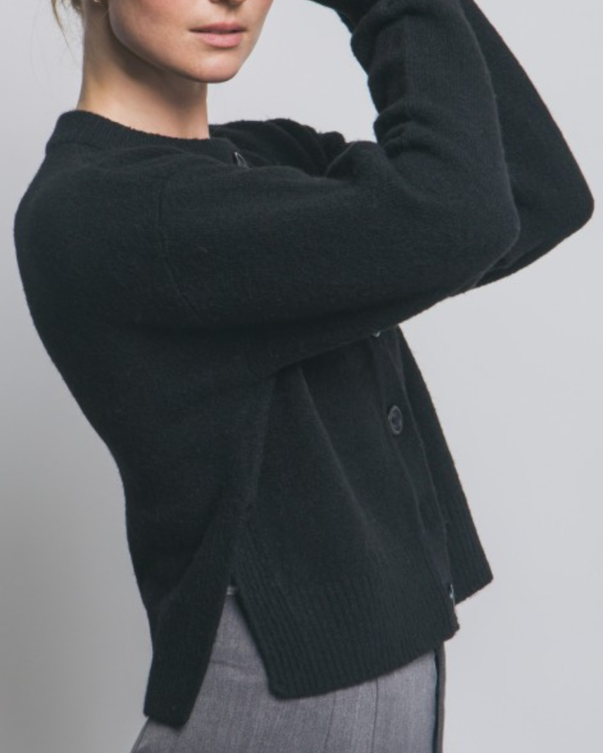 the snug cardigan - black